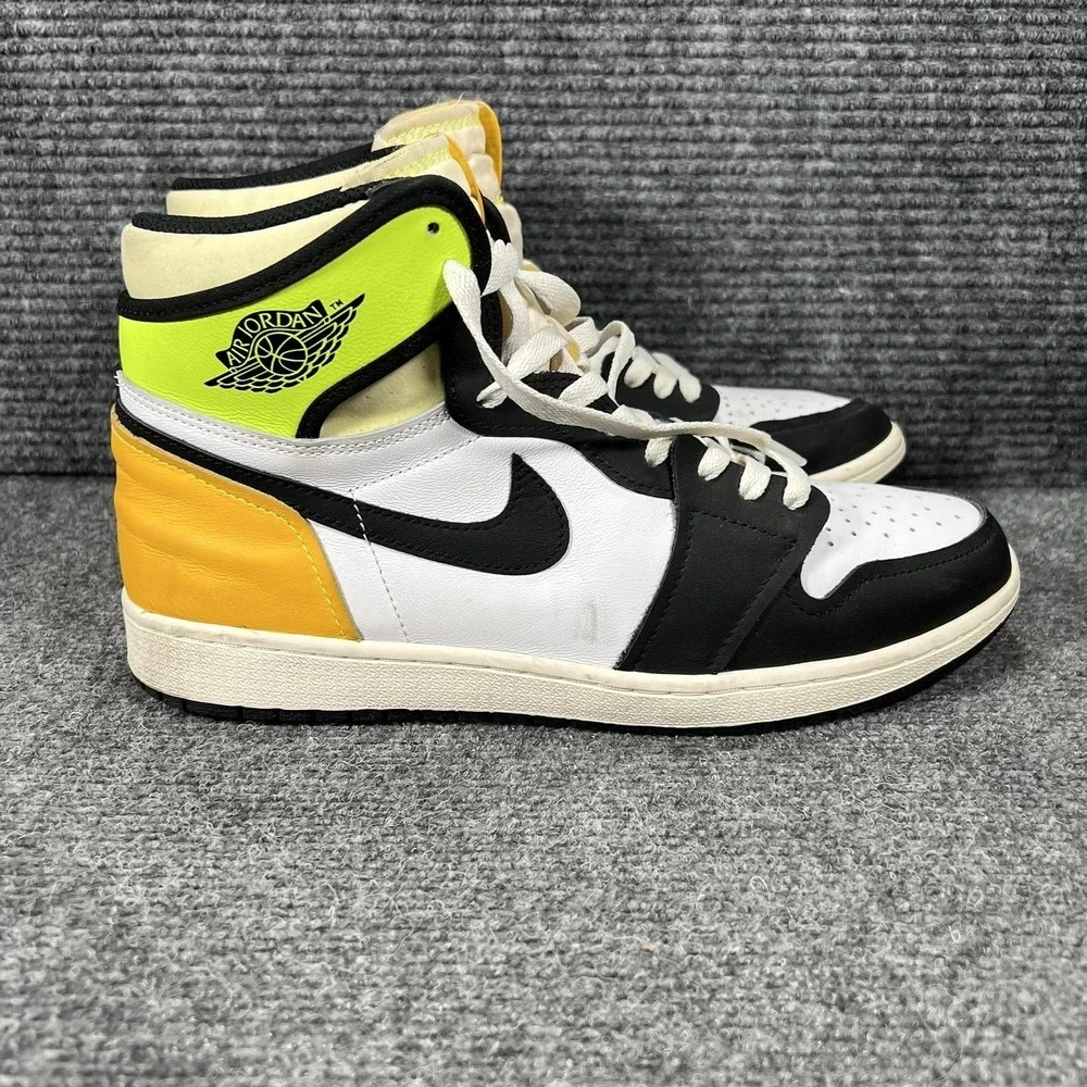 Nike Air Jordan 1 Retro High Volt Gold Shoes Mens Size 11‎ Multicolor 555088-118
